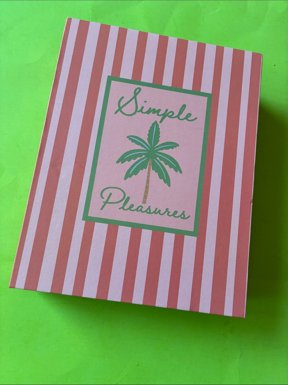 Simple Pleasures Self-Care Gift Box #2 (4 items) - Picture 3 of 10